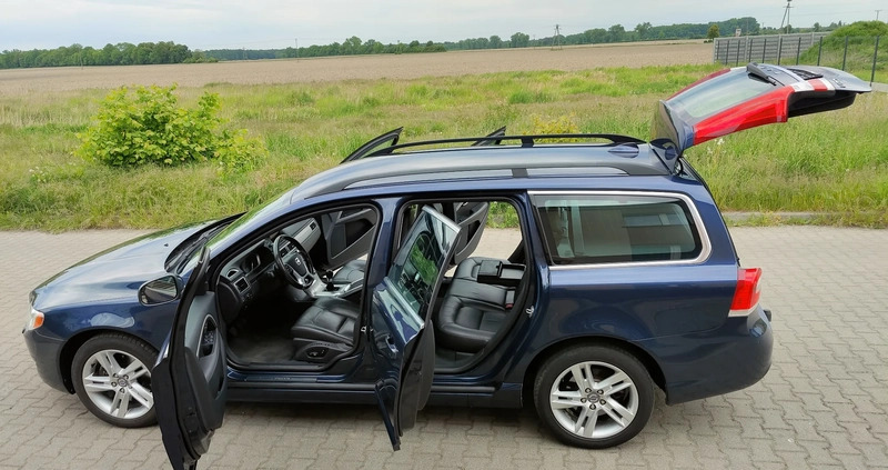 Volvo V70 cena 31300 przebieg: 259000, rok produkcji 2013 z Baranów Sandomierski małe 781